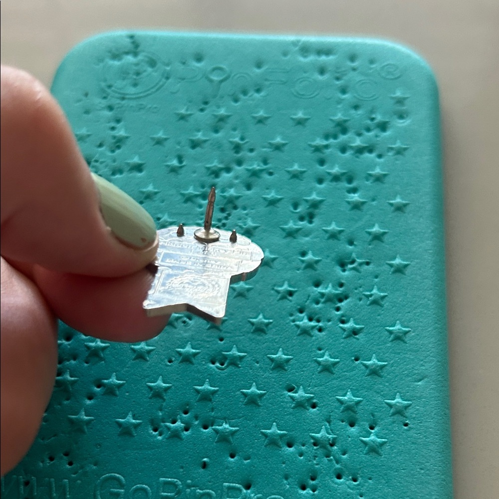 5/$30 Disney 2019 Hidden Mickey Mickey Ribbon pin - Picture 3 of 3